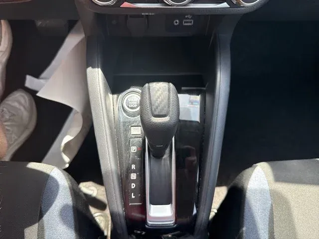 2025 Nissan Versa 1.6 SV thumbnail 29