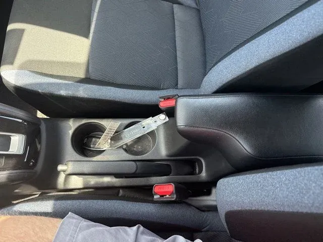 2025 Nissan Versa 1.6 SV thumbnail 30