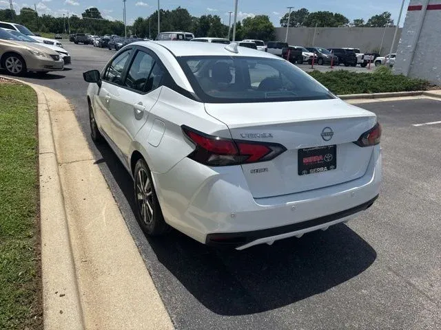 2025 Nissan Versa 1.6 SV thumbnail 5