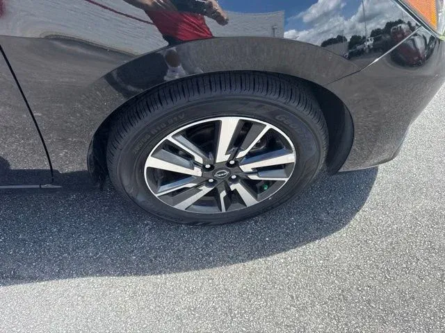 2025 Nissan Versa 1.6 SV thumbnail 10