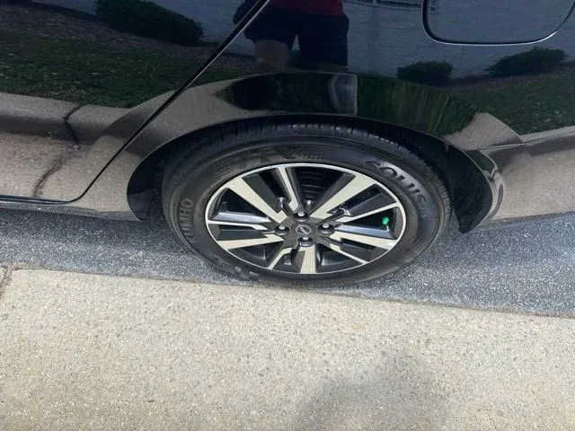 2025 Nissan Versa 1.6 SV thumbnail 12