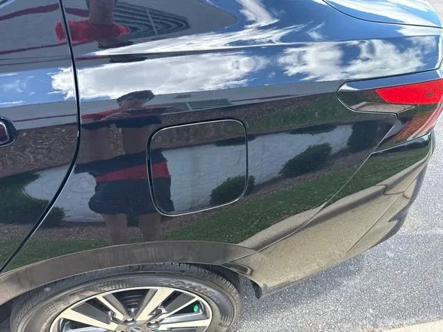 2025 Nissan Versa 1.6 SV thumbnail 13