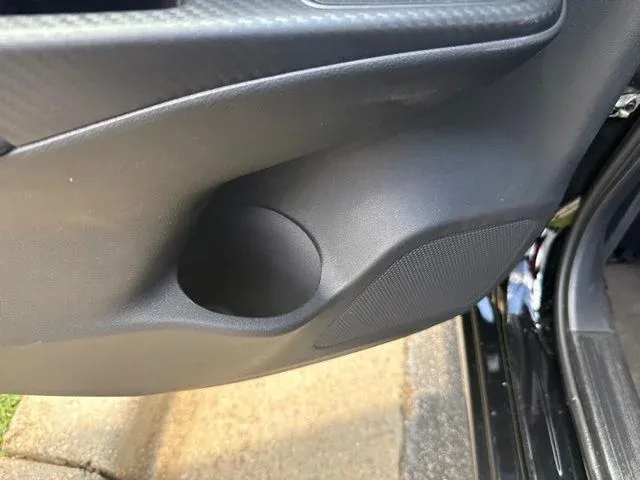 2025 Nissan Versa 1.6 SV thumbnail 16