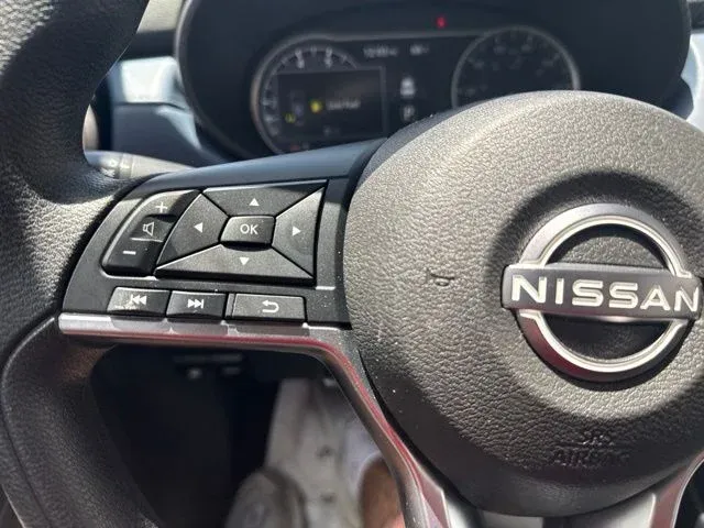 2025 Nissan Versa 1.6 SV thumbnail 26