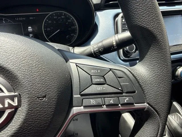 2025 Nissan Versa 1.6 SV thumbnail 28