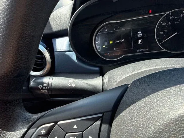 2025 Nissan Versa 1.6 SV thumbnail 29