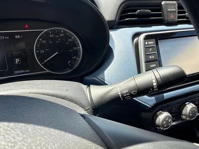 2025 Nissan Versa 1.6 SV thumbnail 30