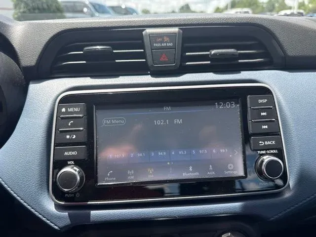 2025 Nissan Versa 1.6 SV thumbnail 32