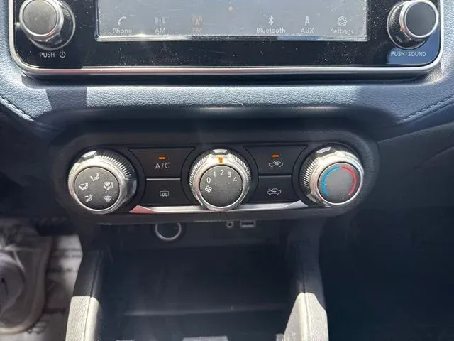 2025 Nissan Versa 1.6 SV thumbnail 33