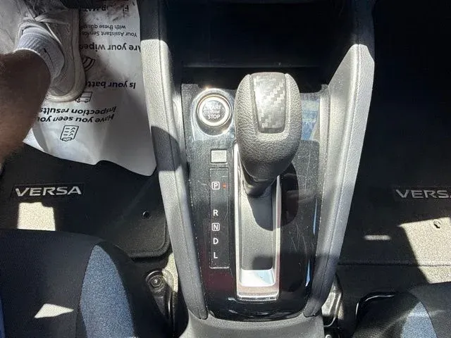 2025 Nissan Versa 1.6 SV thumbnail 35