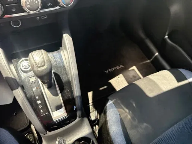 2025 Nissan Versa 1.6 SV thumbnail 36