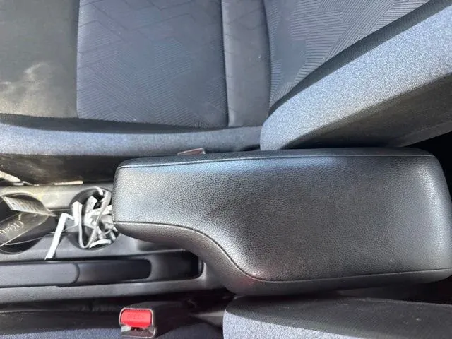 2025 Nissan Versa 1.6 SV thumbnail 37