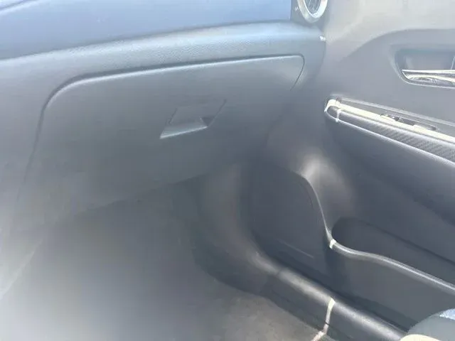 2025 Nissan Versa 1.6 SV thumbnail 39