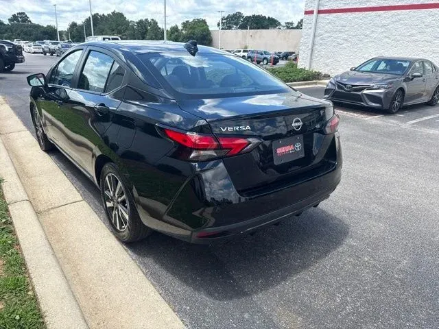 2025 Nissan Versa 1.6 SV thumbnail 5