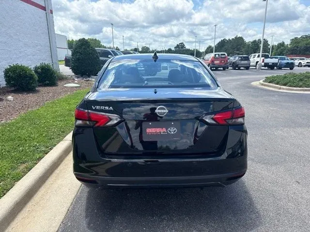 2025 Nissan Versa 1.6 SV thumbnail 6