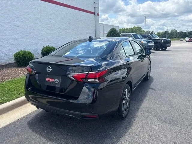 2025 Nissan Versa 1.6 SV thumbnail 7