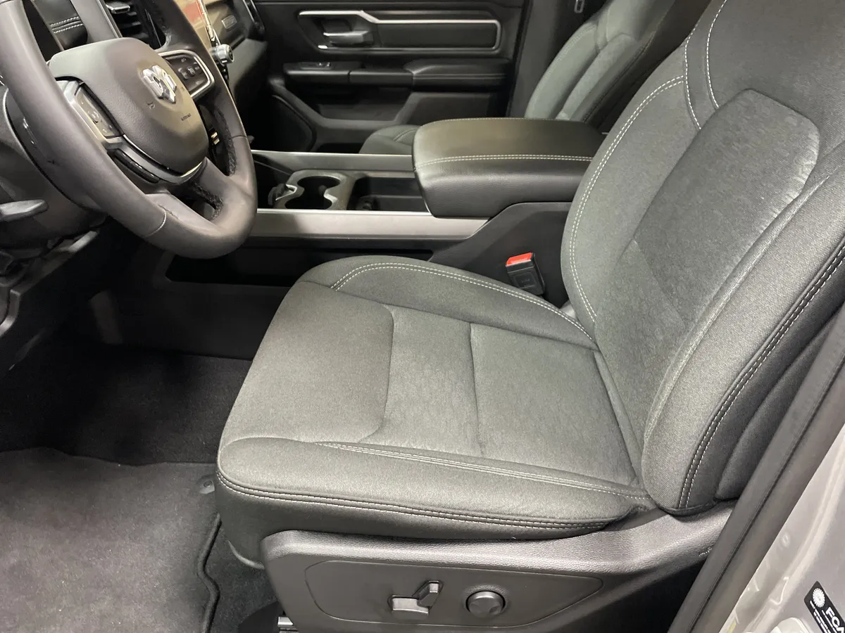 2025 Ram 1500 Big Horn thumbnail 16