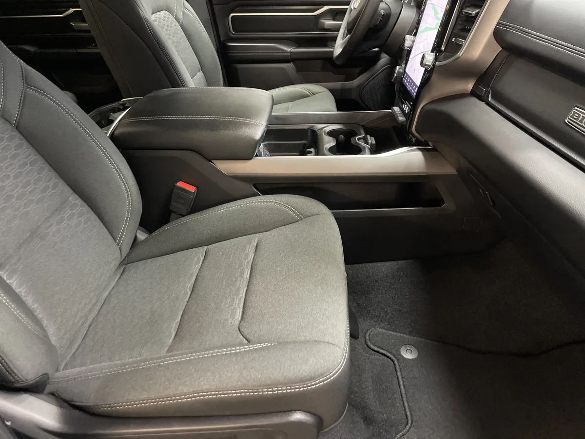 2025 Ram 1500 Big Horn thumbnail 32