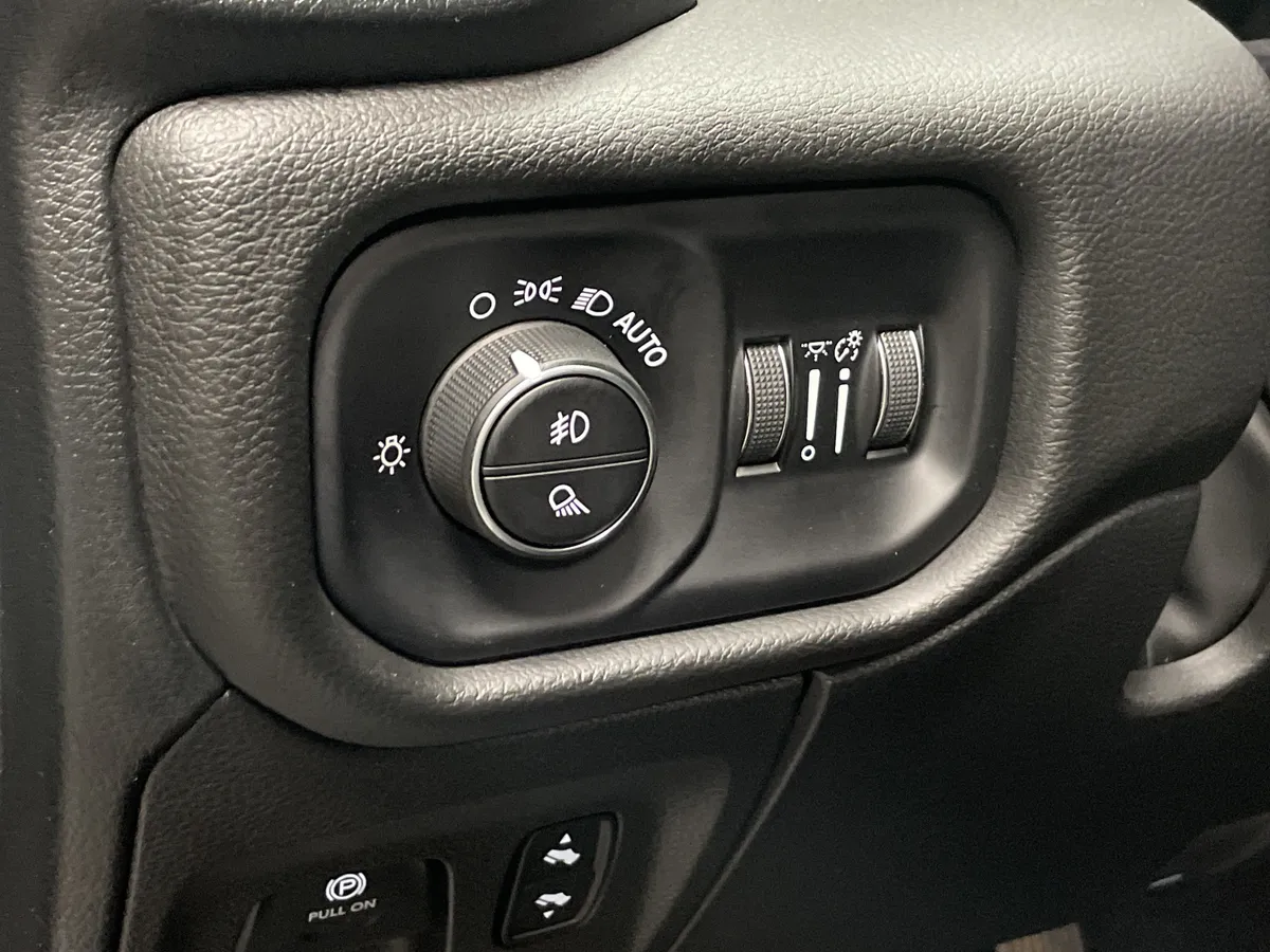 2025 Ram 1500 Big Horn thumbnail 34
