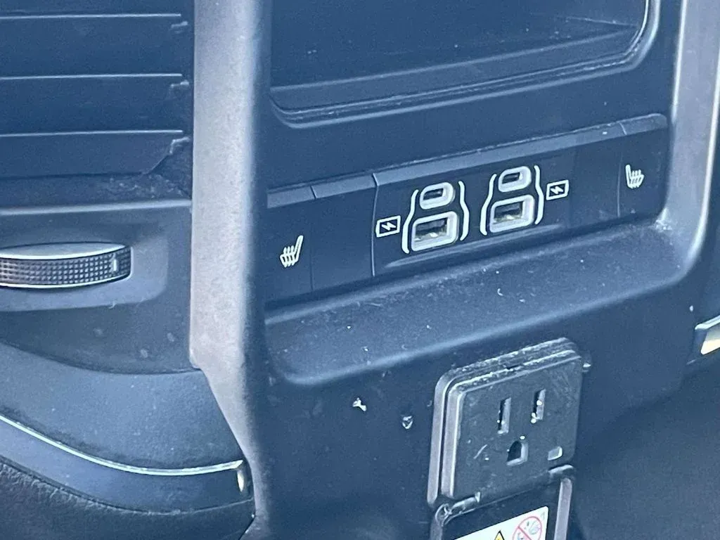 2025 Ram 1500 Laramie thumbnail 11