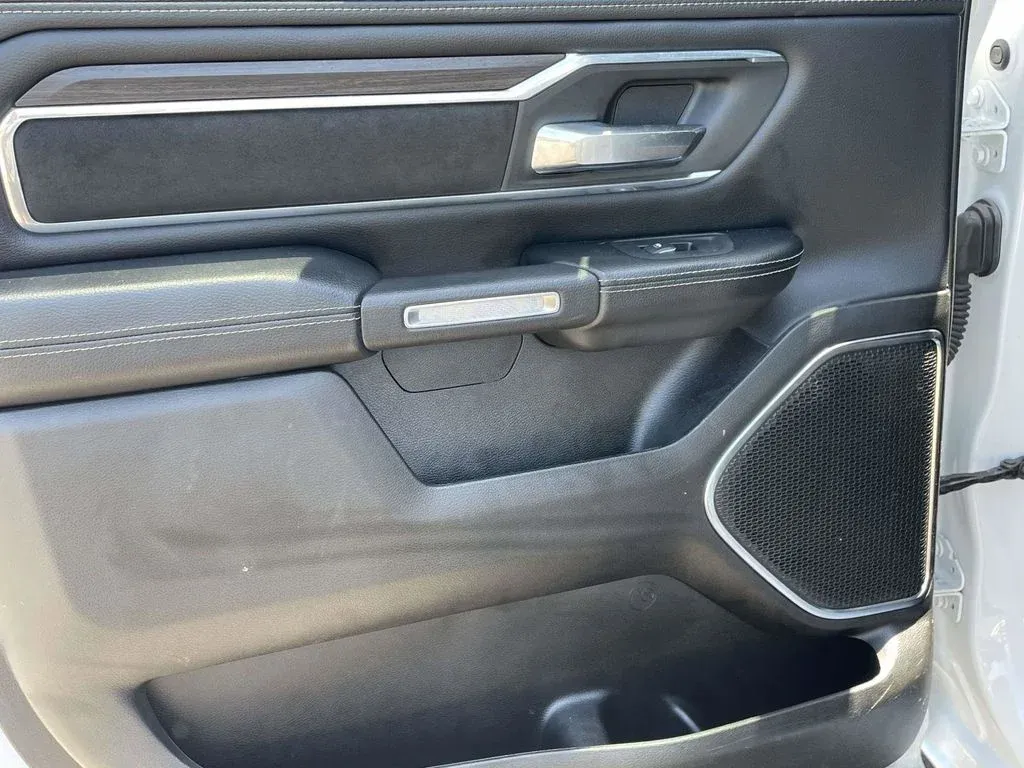 2025 Ram 1500 Laramie thumbnail 12
