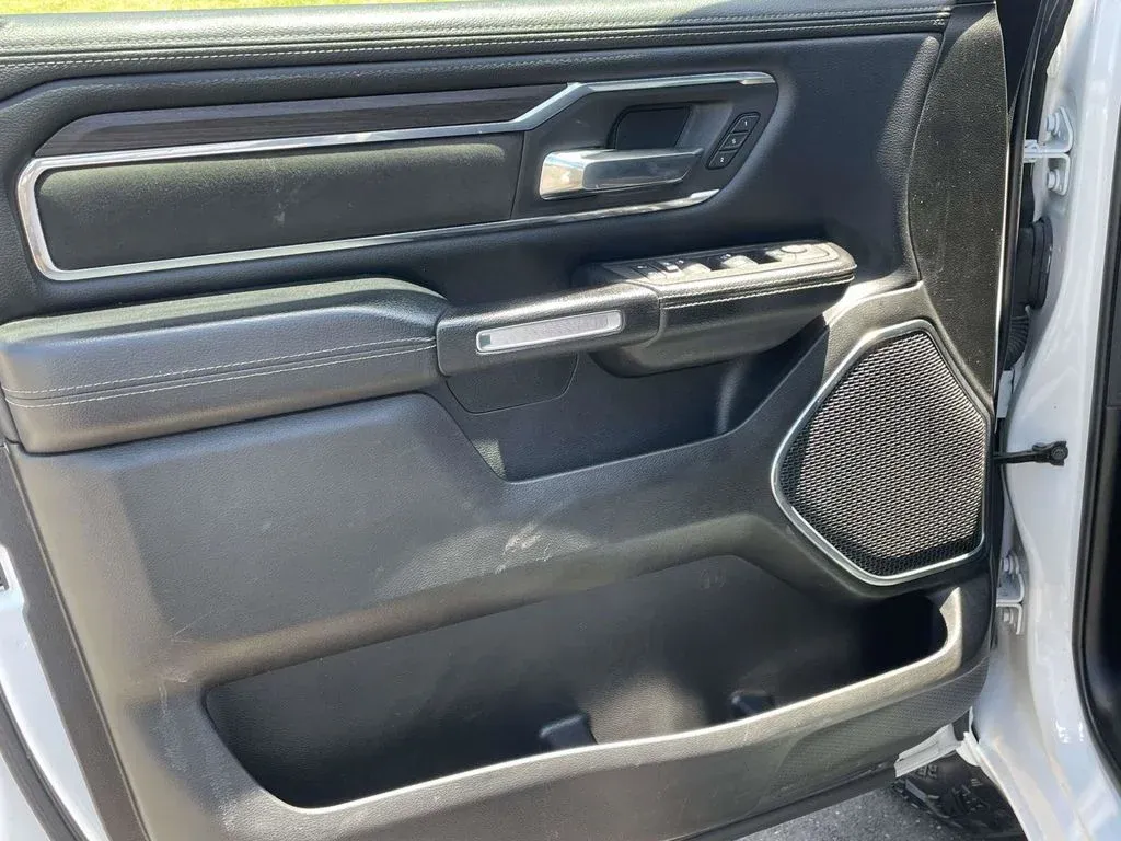 2025 Ram 1500 Laramie thumbnail 15