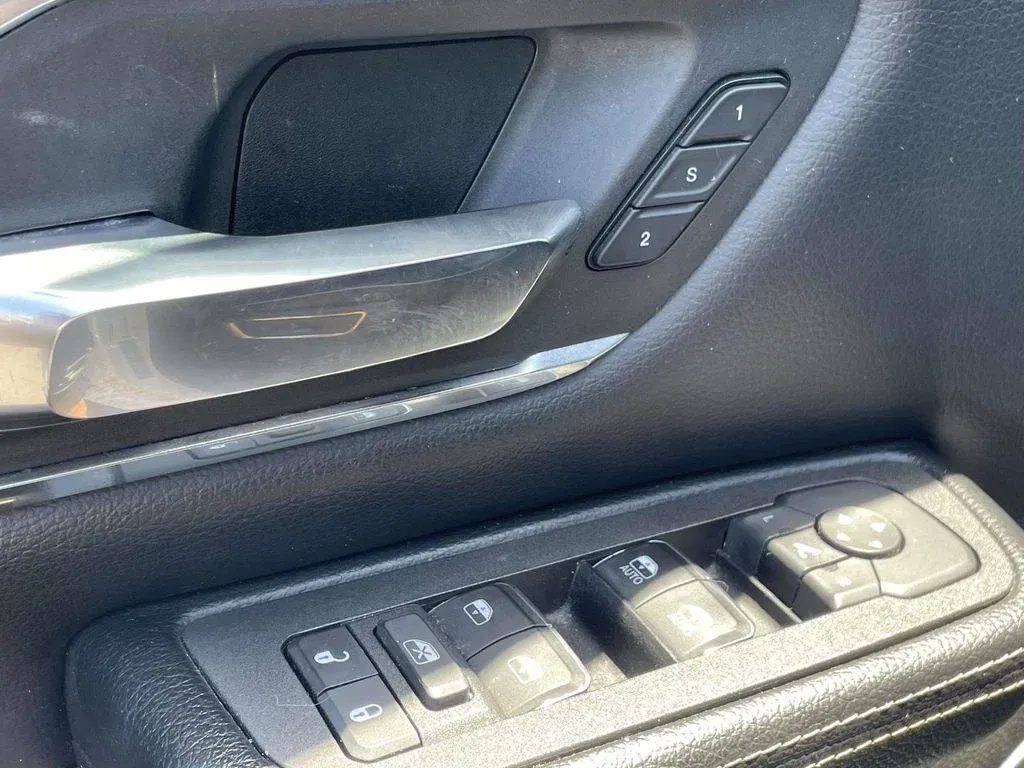 2025 Ram 1500 Laramie thumbnail 16