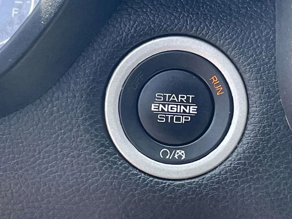 2025 Ram 1500 Laramie thumbnail 23