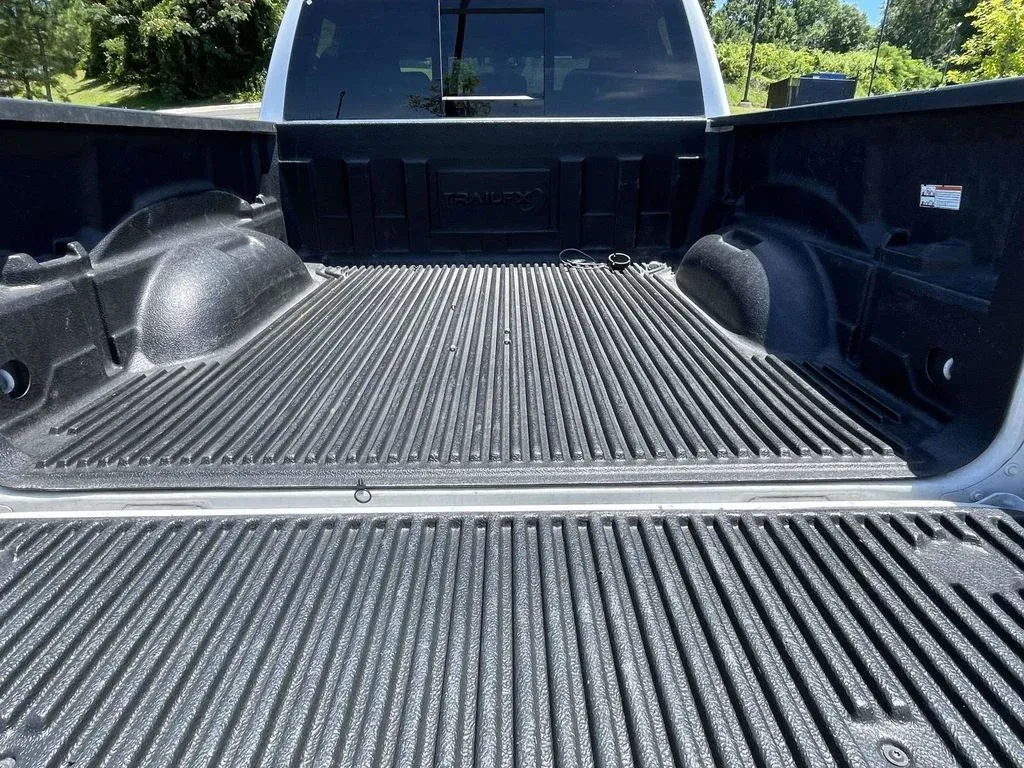 2025 Ram 1500 Laramie thumbnail 29