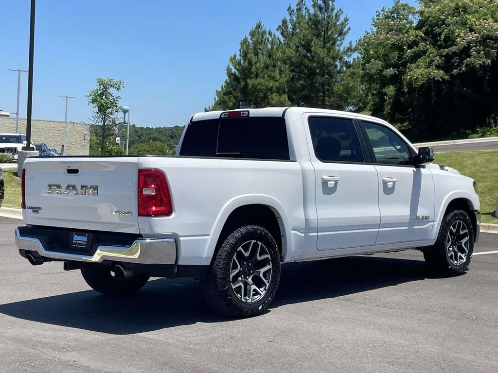 2025 Ram 1500 Laramie thumbnail 3