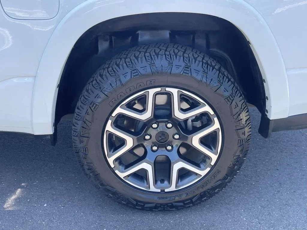 2025 Ram 1500 Laramie thumbnail 30