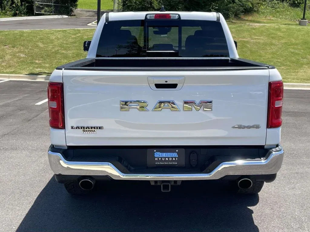 2025 Ram 1500 Laramie thumbnail 4