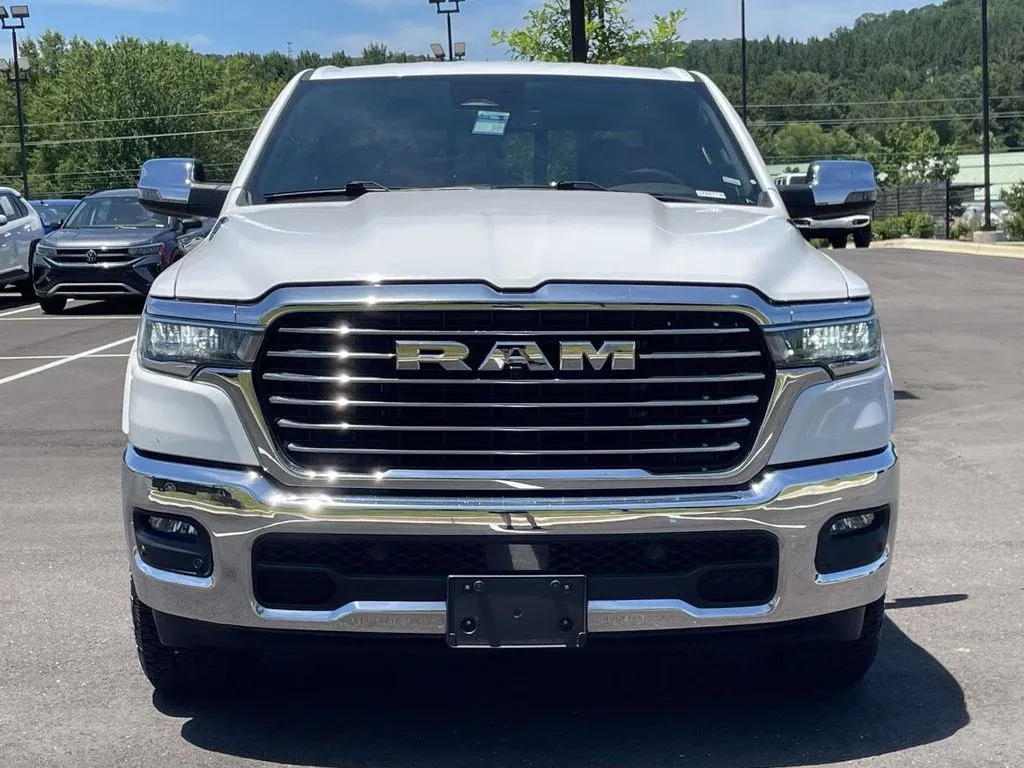 2025 Ram 1500 Laramie thumbnail 8