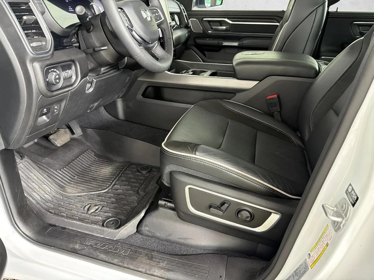 2025 Ram 1500 Laramie thumbnail 11