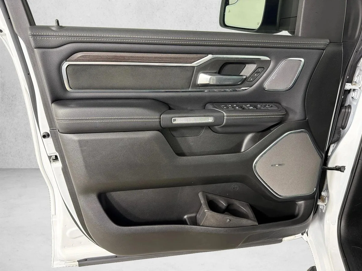 2025 Ram 1500 Laramie thumbnail 12