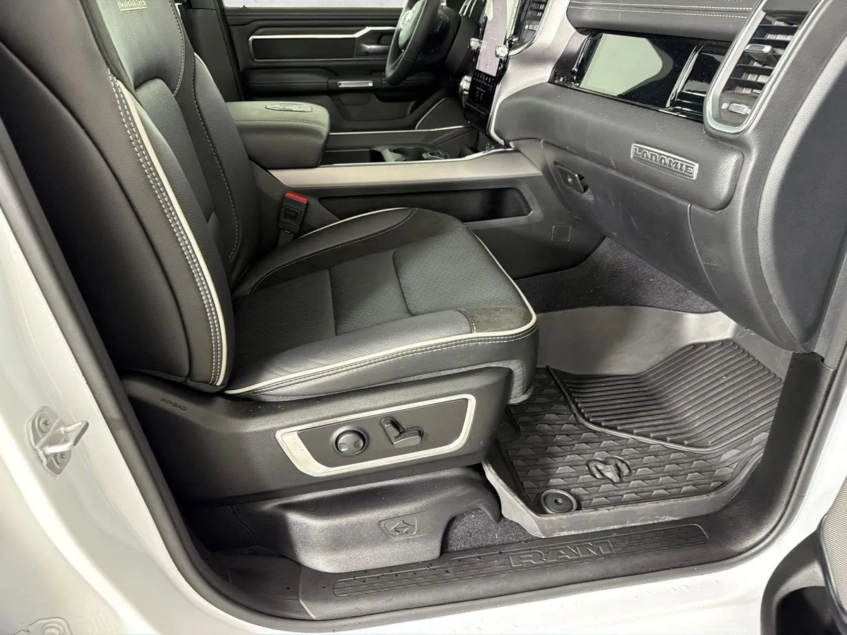 2025 Ram 1500 Laramie thumbnail 15