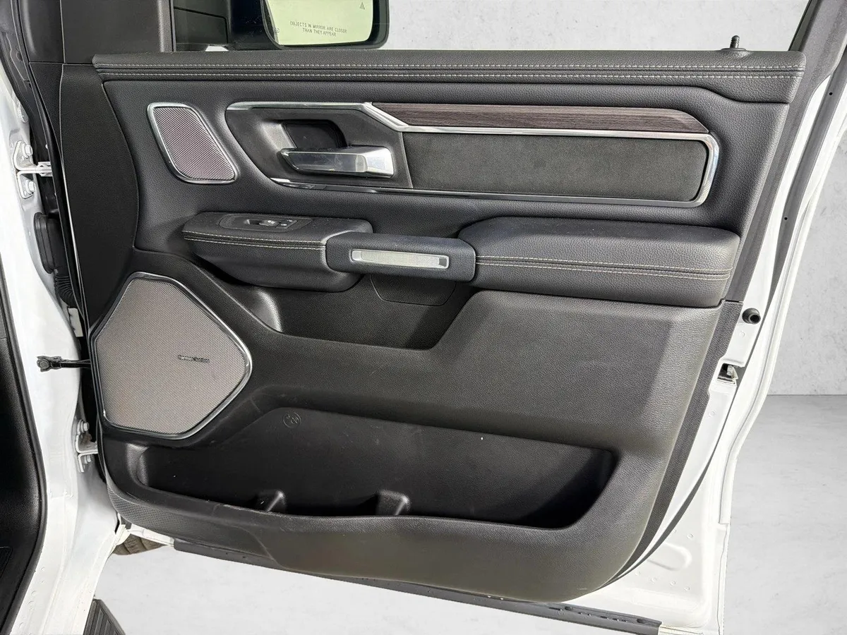 2025 Ram 1500 Laramie thumbnail 16