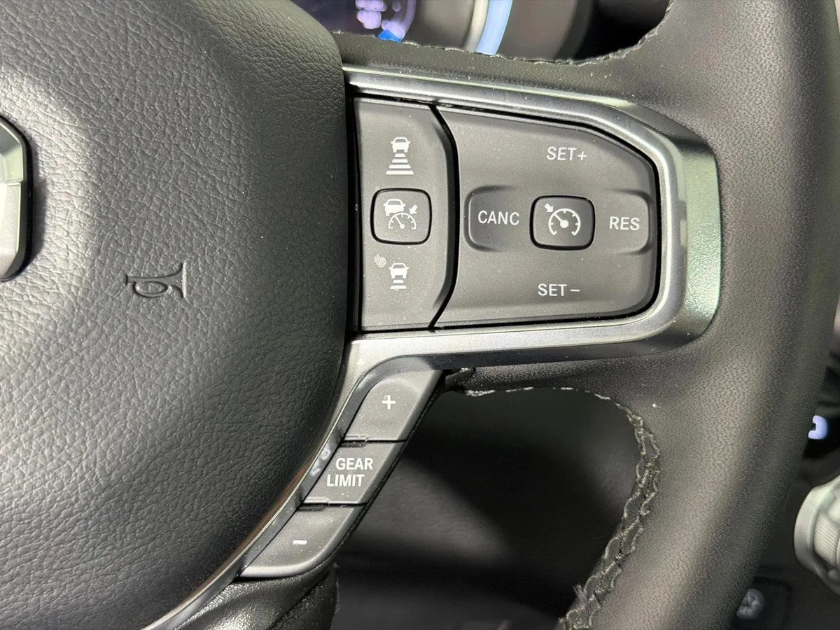2025 Ram 1500 Laramie thumbnail 27
