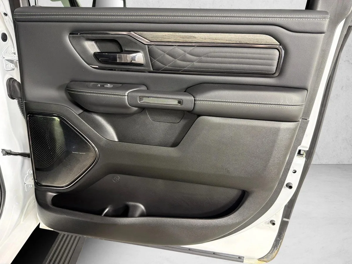 2025 Ram 1500 Limited thumbnail 18