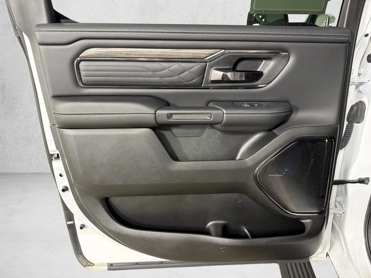 2025 Ram 1500 Limited thumbnail 23