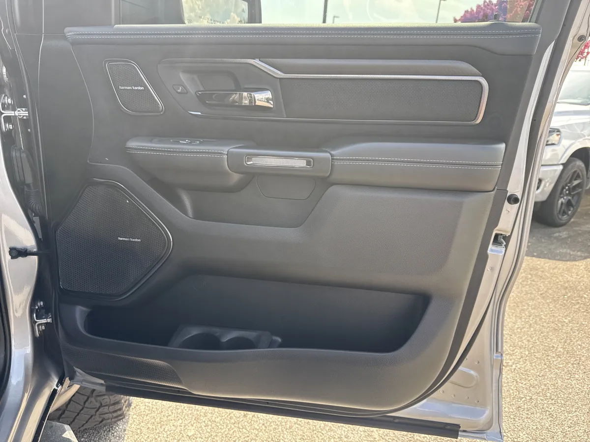 2025 Ram 1500 RHO thumbnail 16