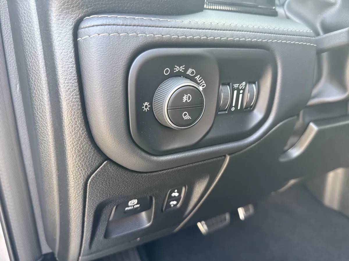 2025 Ram 1500 RHO thumbnail 32