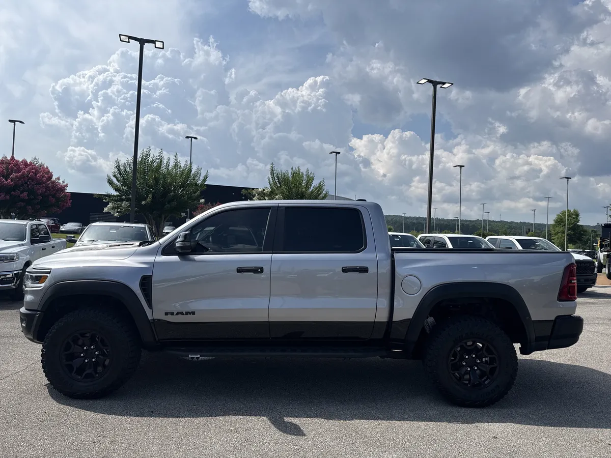 2025 Ram 1500 RHO thumbnail 4