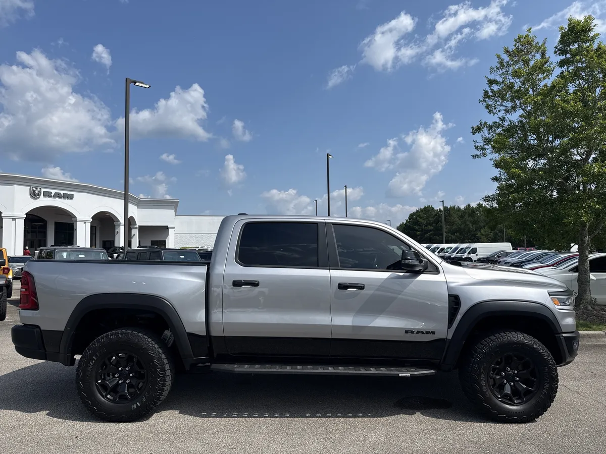 2025 Ram 1500 RHO thumbnail 8