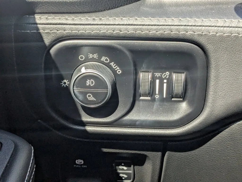 2025 Ram 1500 RHO thumbnail 22