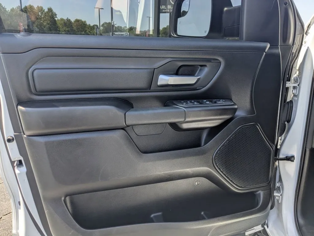 2025 Ram 1500 Tradesman thumbnail 11