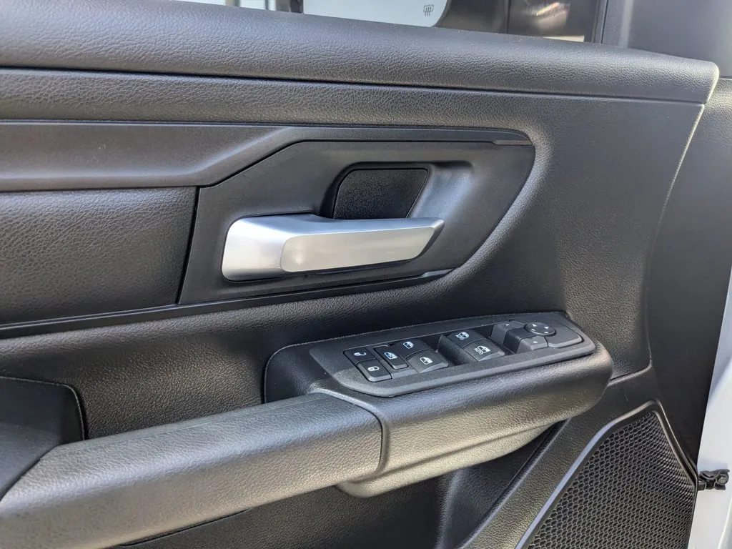 2025 Ram 1500 Tradesman thumbnail 12
