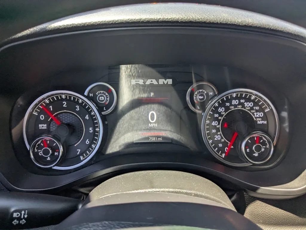 2025 Ram 1500 Tradesman thumbnail 15