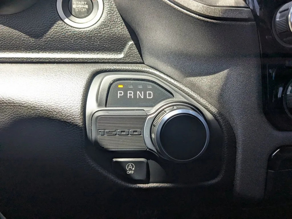 2025 Ram 1500 Tradesman thumbnail 18