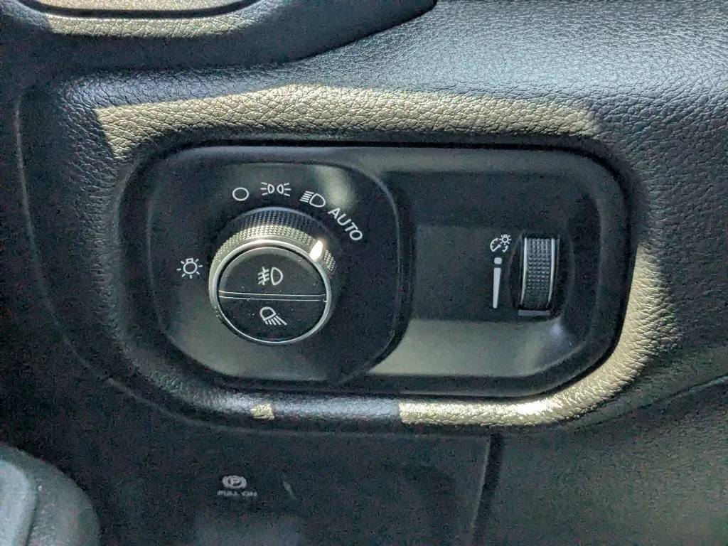 2025 Ram 1500 Tradesman thumbnail 20